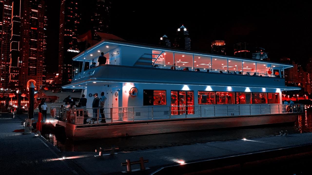 marina-glass-boat